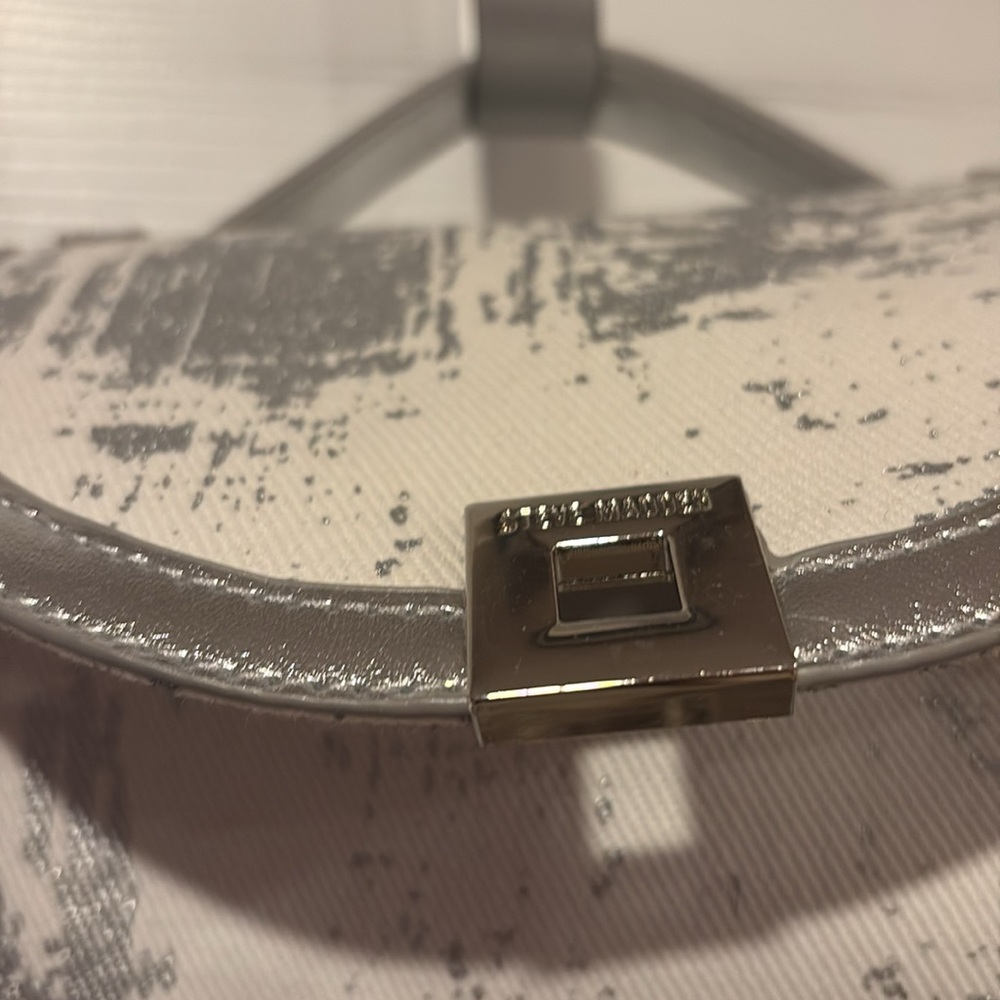 BNWT STEVE MADDEN Silver Women's Crossbody Bag - Picture 4 of 13